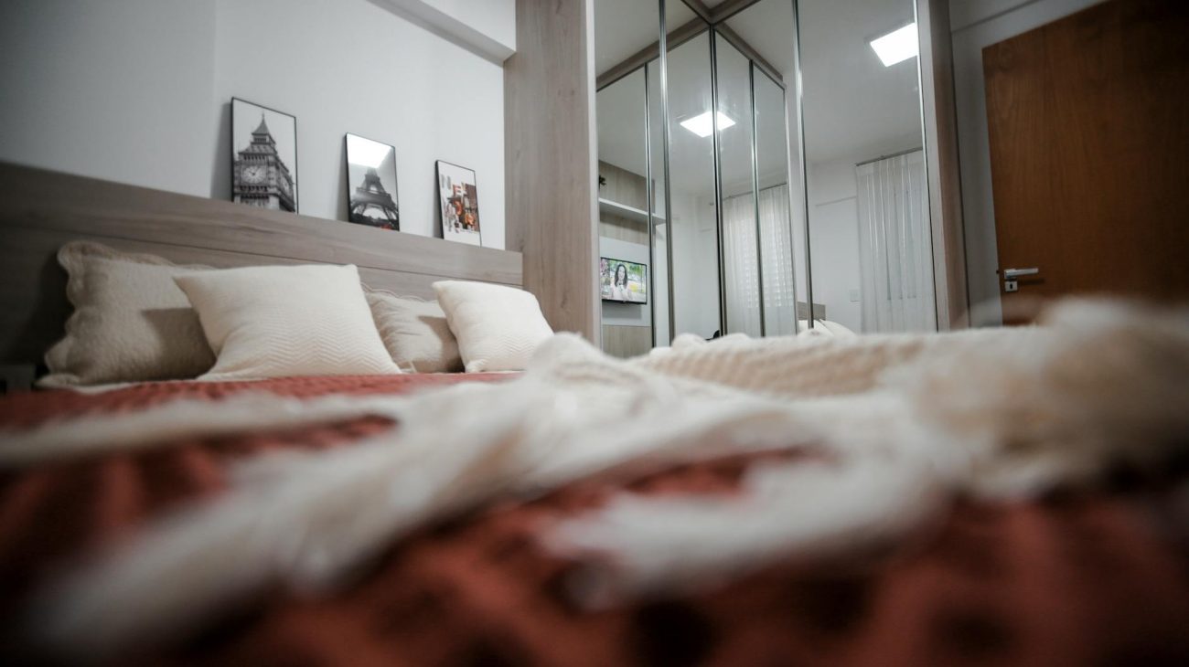 qual colchão comprar para quem tem problema de coluna — foto por Vidal Balielo Jr. via Pexels